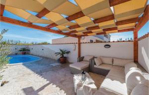 Gorgeous Home In Privlaka-Sabunike 