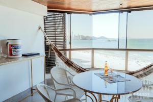 Apto Pé na Areia e Vista Deslumbrante, Sacada com Churrasqueira, Amplo, Frente para o Mar, Alto Padrão