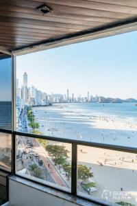 Apto Pé na Areia e Vista Deslumbrante, Sacada com Churrasqueira, Amplo, Frente para o Mar, Alto Padrão