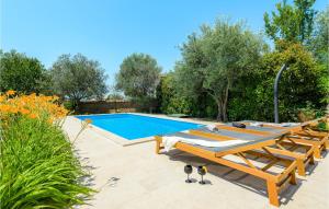 4 Bedroom Cozy Home In Sveti Lovrec