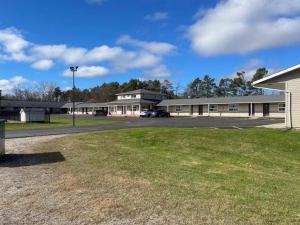 Colonial House Motor Inn