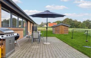 4 Bedroom Stunning Home In Knebel