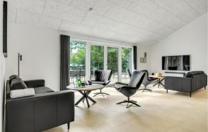 Beautiful Home In Græsted With Wifi