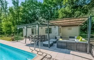 Maisons de vacances Awesome Home In Vianne : photos des chambres