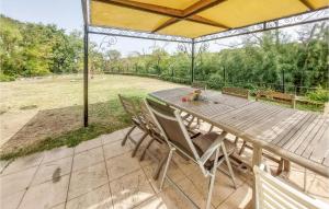 Maisons de vacances Awesome Home In Vianne : photos des chambres