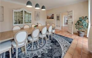 Awesome Home In Vianne