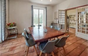 Maisons de vacances Awesome Home In Vianne : photos des chambres