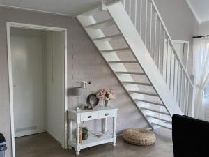 Bright Holiday Home Near Beach