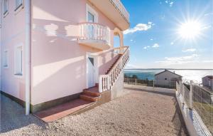 2 Bedroom Nice Apartment In Rtina 