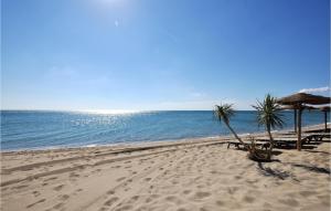 Maisons de vacances Lovely Home In Sainte-Marie-La-Mer : photos des chambres