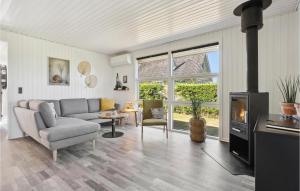 Stunning Home In Bogense With Wifi