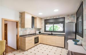 5 Bedroom Stunning Home In Roda De Berà