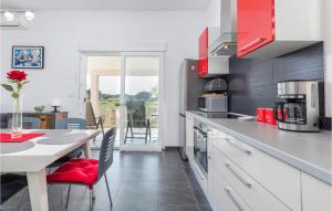 Nice Home In Valbandon With Jacuzzi