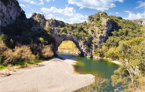 2 Bedroom Beautiful Apartment In Ruoms