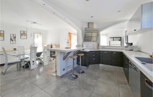 Maisons de vacances Stunning Home In Arles With Wi-Fi : photos des chambres