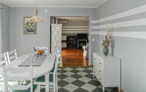 3 Bedroom Amazing Apartment In Susnjici