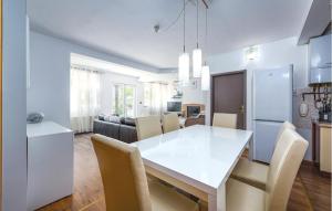 Gorgeous Home In Rovinj With Wifi