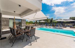 Awesome Home In Zaton With Wifi 