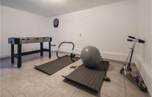 5 Bedroom Awesome Home In Pula