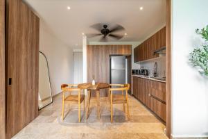 Lux Studio with Private Balcony, Rooftop Pool, Gym