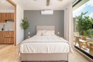 Lux Studio with Private Balcony, Rooftop Pool, Gym