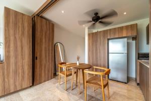 Lux Studio with Private Balcony, Rooftop Pool, Gym