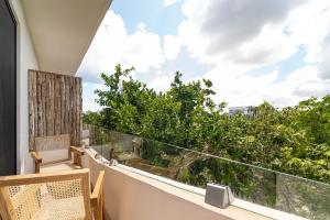 Lux Studio with Private Balcony, Rooftop Pool, Gym