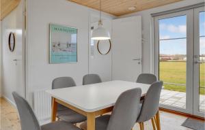 Stunning Apartment In Væggerløse