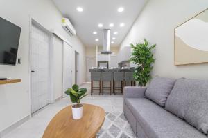 2 BD Suite with Balcony, Gym, Rooftop Pool, Hot Tub