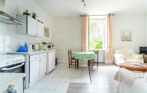 Maisons de vacances 1 Bedroom Stunning Home In Chalabre : photos des chambres