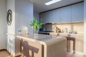 Prestigious 2BR with Perfect Balcony View