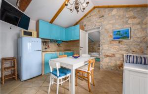 2 Bedroom Gorgeous Home In Vabriga