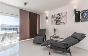 Beach Front Home In Sukosan With Wifi