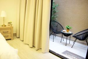 غرفة نوم فاخرة في مبنى راقي