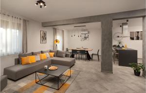 6 Bedroom Cozy Home In Galizana 