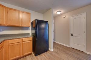 3 Mi to Dtwn Pet-Friendly Apt in Elizabethtown!