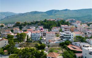 2 Bedroom Gorgeous Apartment In Podstrana 