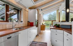 Cozy Home In Strandby With Wifi