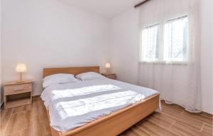 2 Bedroom Stunning Home In Pakostane 