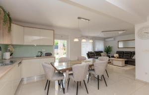 Awesome Home In Kamenmost With Jacuzzi 