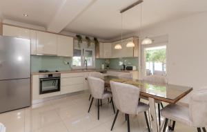 Awesome Home In Kamenmost With Jacuzzi