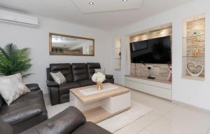 Awesome Home In Kamenmost With Jacuzzi