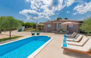 Awesome Home In Kamenmost With Jacuzzi - Kamenmost