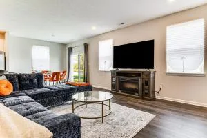 5 Mi to Fort Harrison Home with Pool Access! - McCordsville