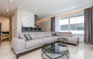 Stunning Home In Makarska 