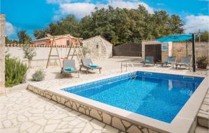 2 Bedroom Cozy Home In Visnjan