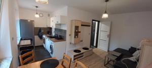 Apartament JUKI 2, obok Katowice Wynajem na doby, krótkoterminowy, 2 pokoje, możliwość dodatkowych dwóch osób na rogówce w salonie za dodatkową opłatą, 37m2,- po kapitalnym remoncie, Wifi