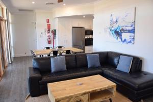 Point Briner 7 - Bring your own linen.