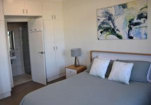 Point Briner 7 - Bring your own linen.