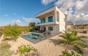 4 Bedroom Beautiful Home In Mandre